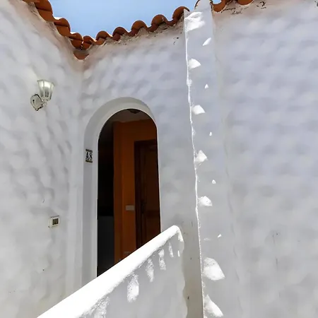 Sunny Escape Apartment